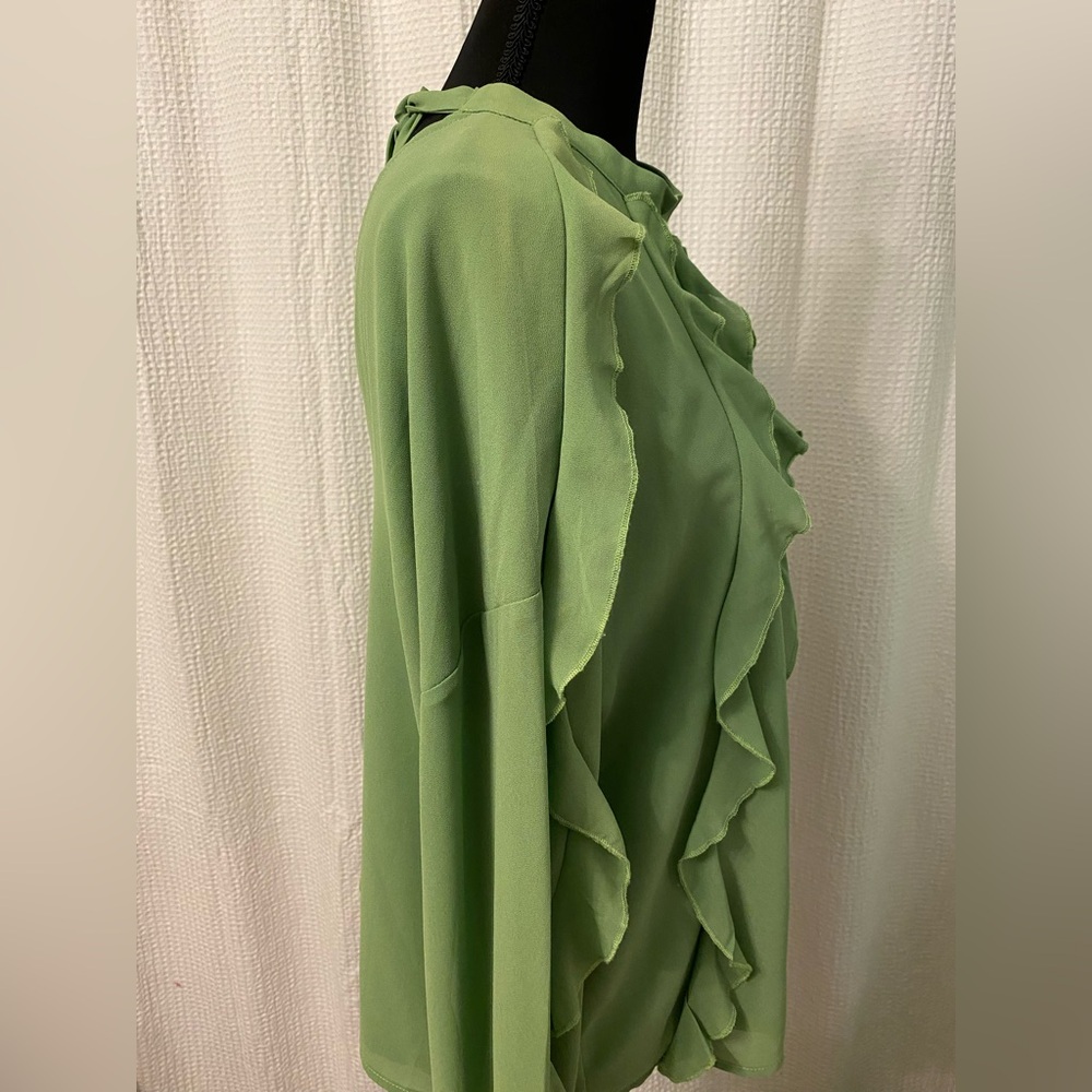 Chic Green Ruffle Blouse - Picture 4 of 8